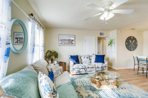 4 Mi to Beach Charming Port Charlotte Home!