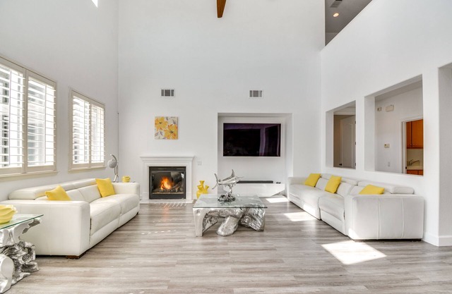 4 Mi to Dtwn Merced: Spacious Home w/Yard!