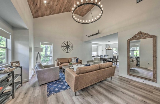 4 Mi to Dtwn Ruidoso Cabin with Deck and Game Room!
