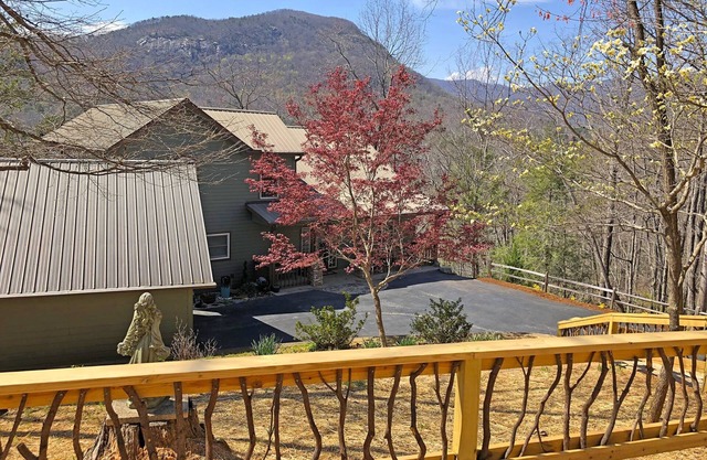 4 Night Special! Lake+Mountain View, FirePit, HotTub, Theater, GameRm