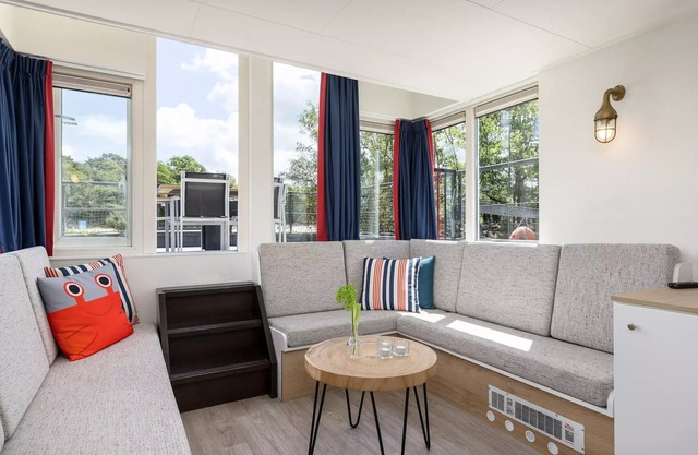 4 Person Floating House