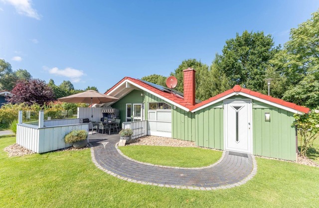 4 person luxury holiday home with sauna, wood-burning stove, air conditioning, canoe and lake view in Otterndorf