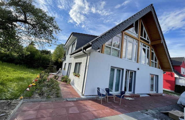 4-room apartment in 2 FH 16 km v. Berlin Alexanderplatz, 3 double beds. eat-in kitchen