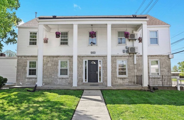 4 Spacious Units Close to Downtown & Expo Center