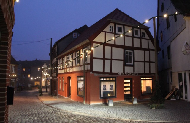 4 star cottage with garden by the brook, art and antiques to 7 people