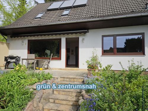 4 Sterne Souterrain Apartment Alt-Mariendorf