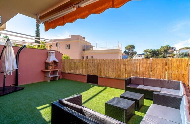 4-storey townhouse with chill-out, BBQ and pool