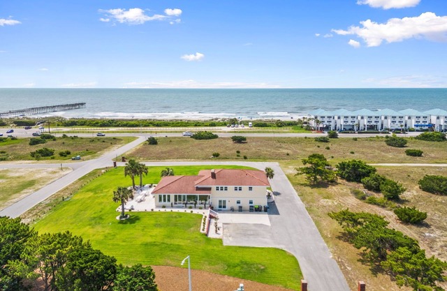 4000 sq. ft. Historic Hilltop Home/Panoramic Ocean & Sound View/Event Friendly