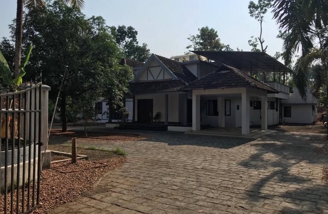 4000 sq ft spacious lexuary house