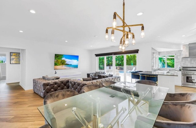 ★4BD/4BA Family Retreat Near The Beach. Heated Pool