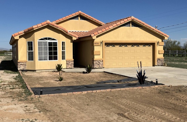 4BR 2BA Harmony House in Rural Buckeye's Rainbow Valley