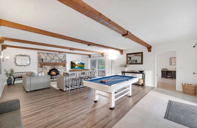 4BR, 2Ba, View, Jacuzzi, Pool Table, Ping Pong, Smart TVs