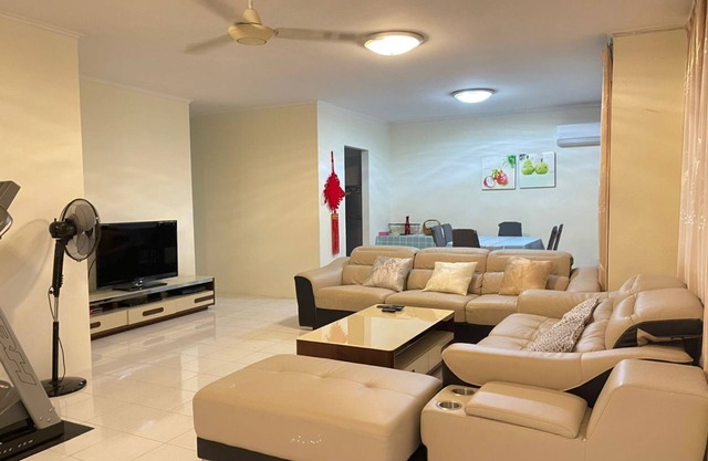 4BR 9pax in Kuching city