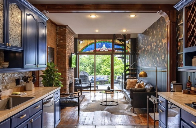 4BR Bridal/Group Retreat, Walkable, Skyline Views