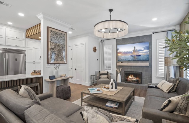 4BR Elegant Villa with Large Private Pool + Lake Views | Royal Villa