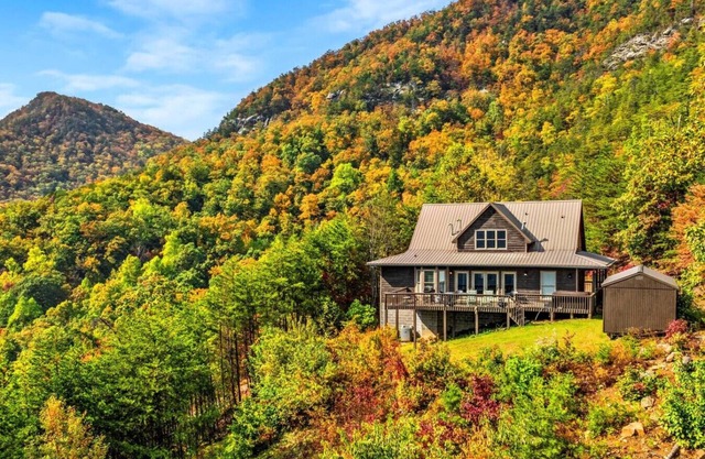 4BR*Hot Tub*Incredible Views+Privacy! Pet Friendly