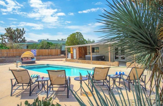 4BR Joshua Tree Home w/Pool: The Cactus House