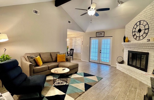 4BR Universal City Retreat Military & Corporate Housing Wi-Fi