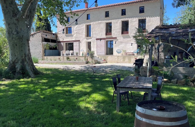 5 Bedroom Agritourism property in Entraigues-sur-la-Sorgue