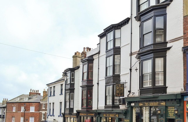 5 bedroom accommodation in Scarborough