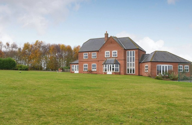 5 bedroom accommodation in Potterhanworth, near Lincoln
