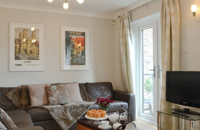 5 bedroom accommodation in York