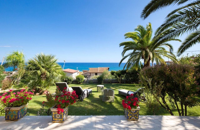 5 bedroom awesome home in Brancaleone