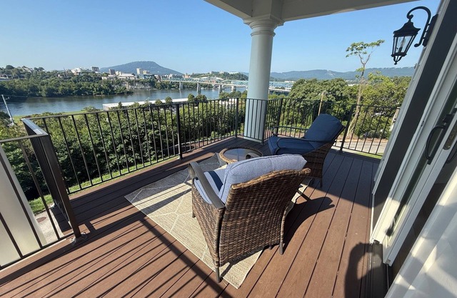 5 Bedroom Condo with STUNNING VIEWS of Downtown Chattanooga & the Tenn. River