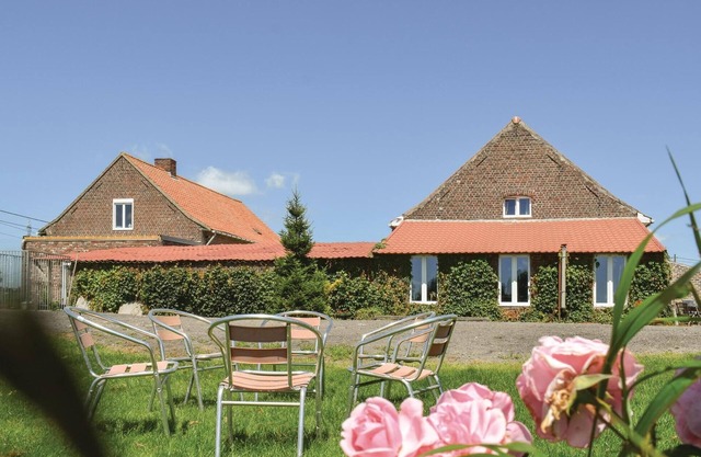 5 bedroom cozy home in Hollebeke