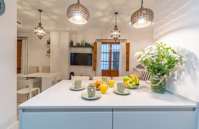 5-Bedroom Gem House in the Heart of Seville. 5 min from the cathedral