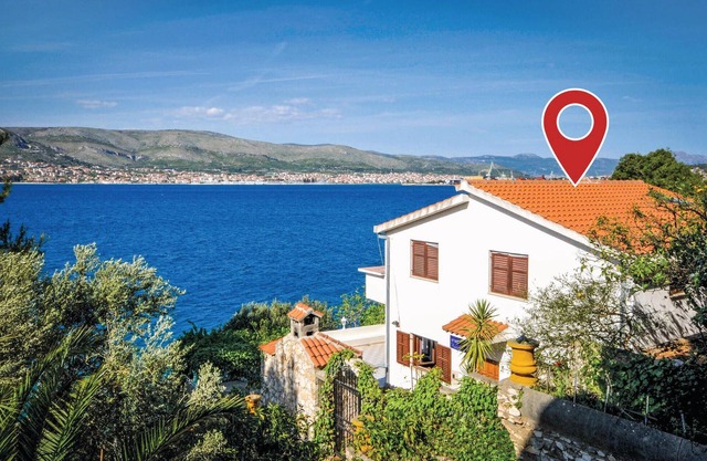 5 bedroom lovely home in Okrug Donji