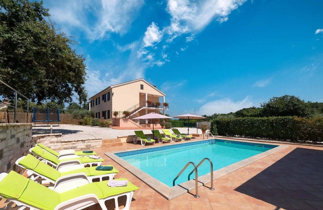 5 bedroom lovely home in Vizinada