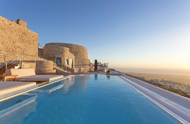 5 bedroom luxury villa with pool and sea views