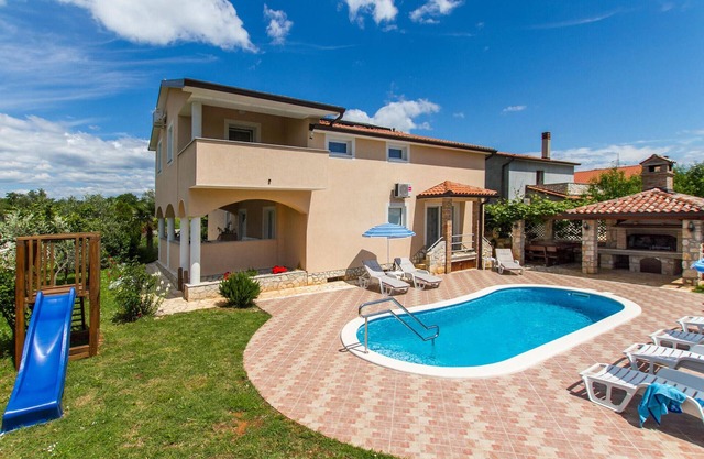 5 bedroom stunning home in Nedescina