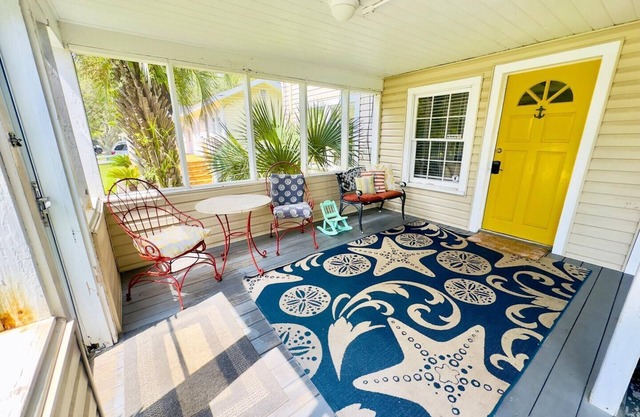 5 Bedrooms, 3-Minute Walk to the Beach!