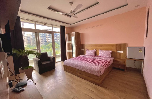 5 BHK entire floor best for parties