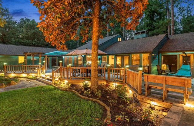 5 BR | 7 BTH| Pool | Hottub | Fire Pit | Sleeps 15