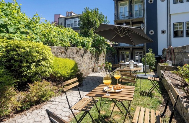 5 Captivating Rustic Flats w/Jacuzzi and Garden