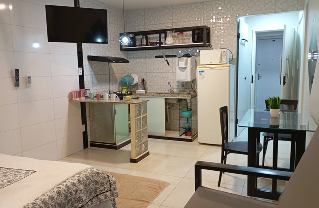 5 km from the airport