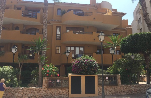 5* Luxury Panorama Park 2 bed Apartment/Private Parking/24h security