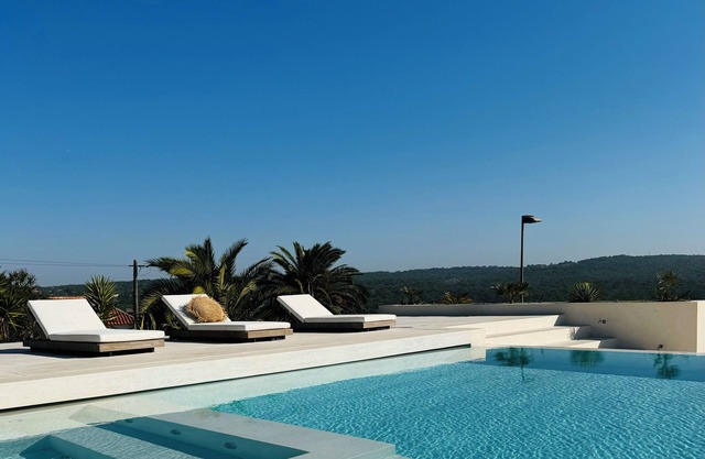 5* Luxury Villa, with infinity pool and tennis court, short walk to the beach.