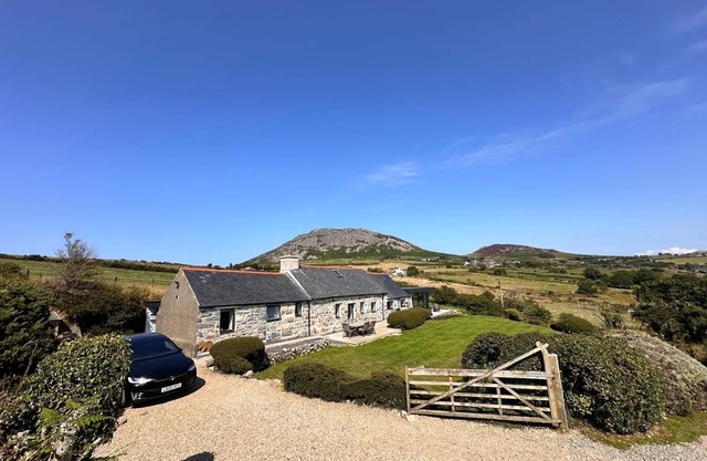 5* Luxury Welsh stone Long Cottage with magnificent panoramic views