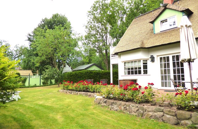 5 min. to the beach, vacation home with fireplace & garden, wellness with sauna & whirlpool