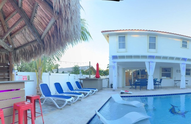 5 Mins to beach; 5BD, 4.5BA, Heated pool, Jacuzzi, Mini Golf, Tiki Huts.