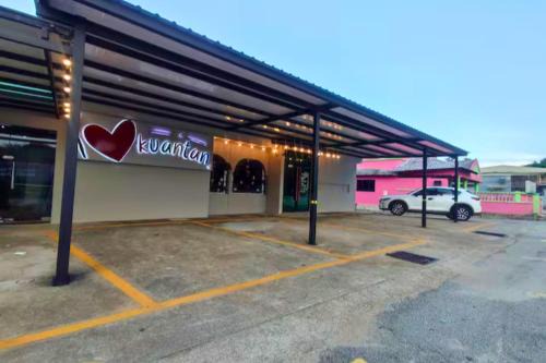 5 mins walking to East Coast Mall JW Guest House