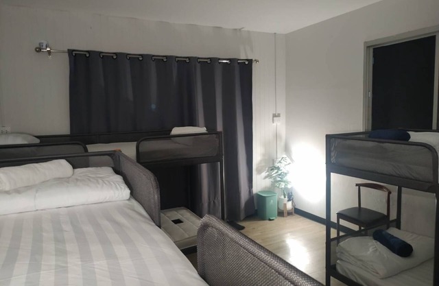 5 minutes to the Don Mueang Airport connector and Don Mueang Red Line station.