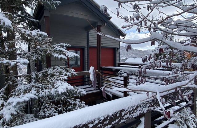 5 minute walk to PCMR! Winter 23/24 ski season dates are open for booking!
