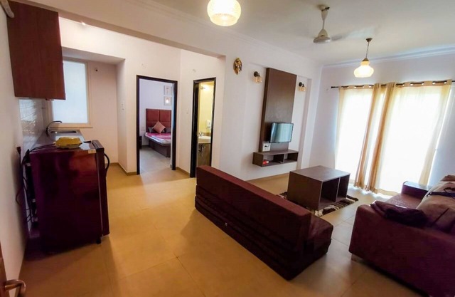 5 MINUTES DRIVE FROM BEACH