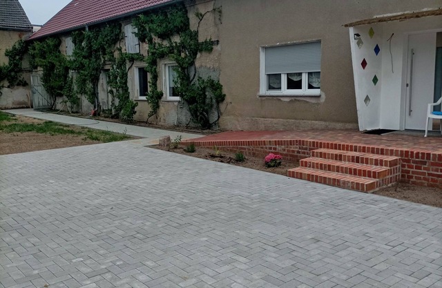 5 minutes from the Kiebitz-See recreation area. With terrace, barrier-free.