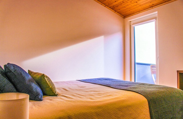 5 Minutes from the River Beach, Room in Góis for Two in a Quiet Rural Place